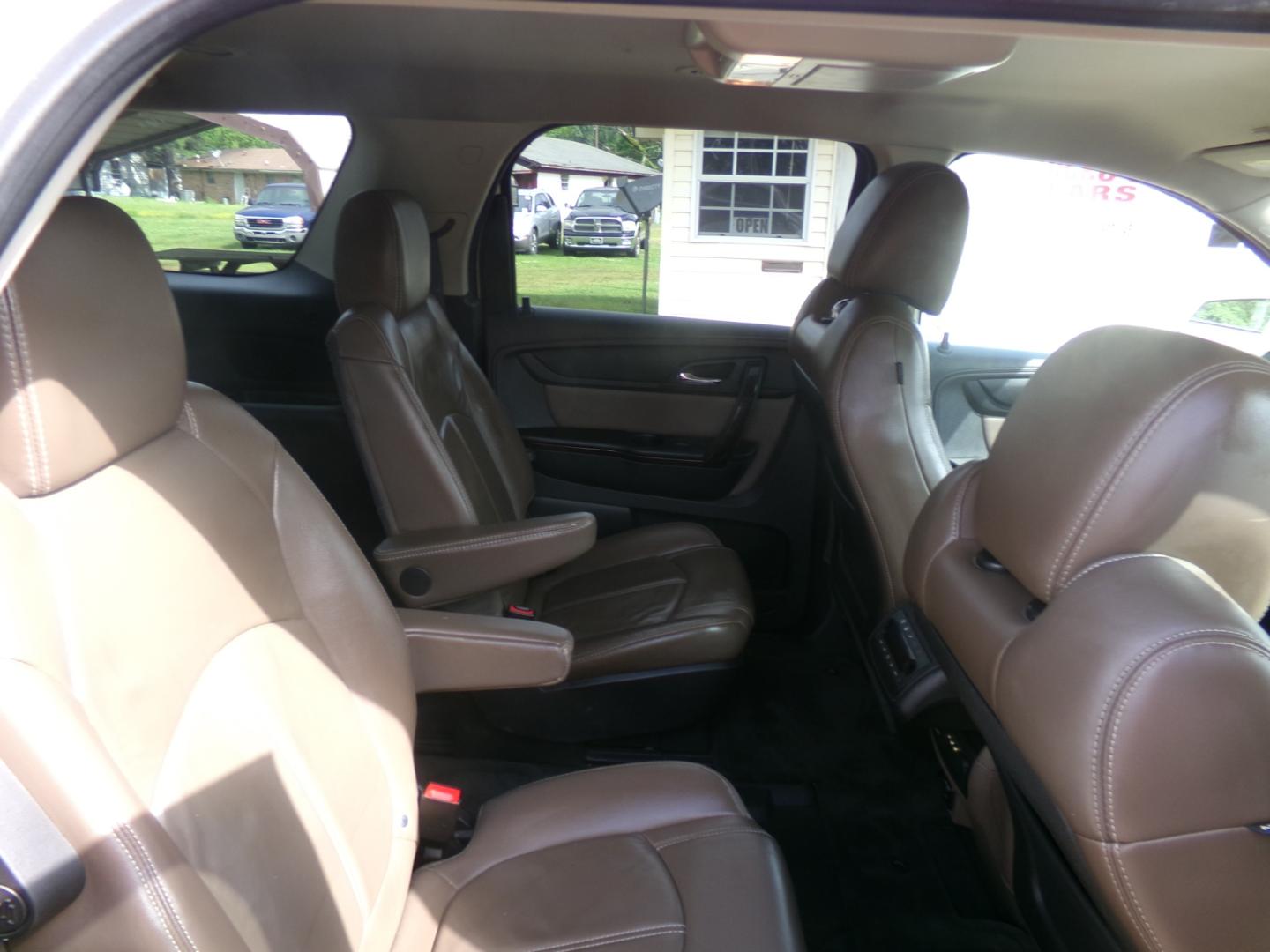 2015 White /Brown GMC Acadia SLT (1GKKRRKD4FJ) with an 3.6L engine, automatic transmission, located at 401 First NE, Bearden, AR, 71720, (870) 687-3414, 33.726528, -92.611519 - Photo#19